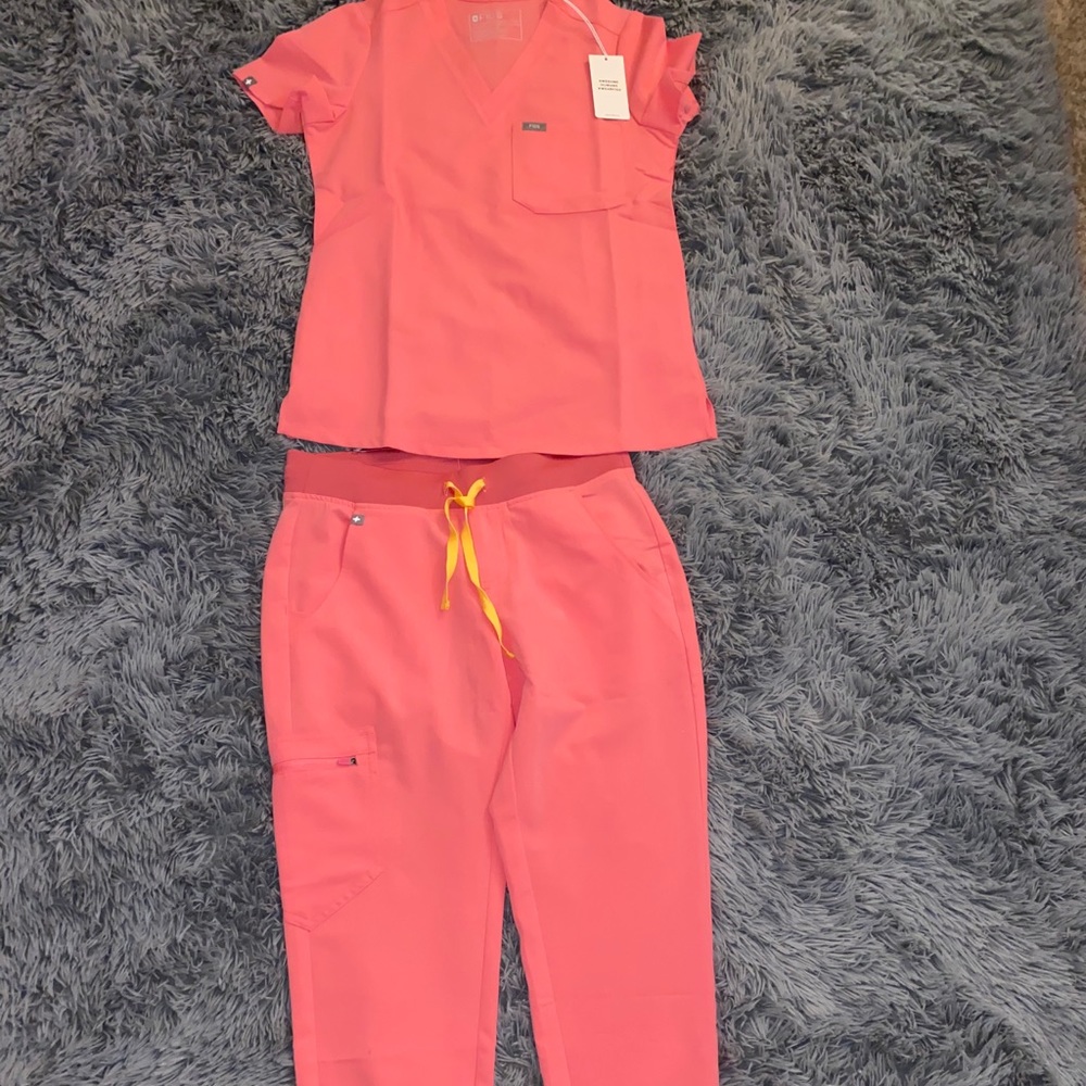 Figs scrub set (neon pink)